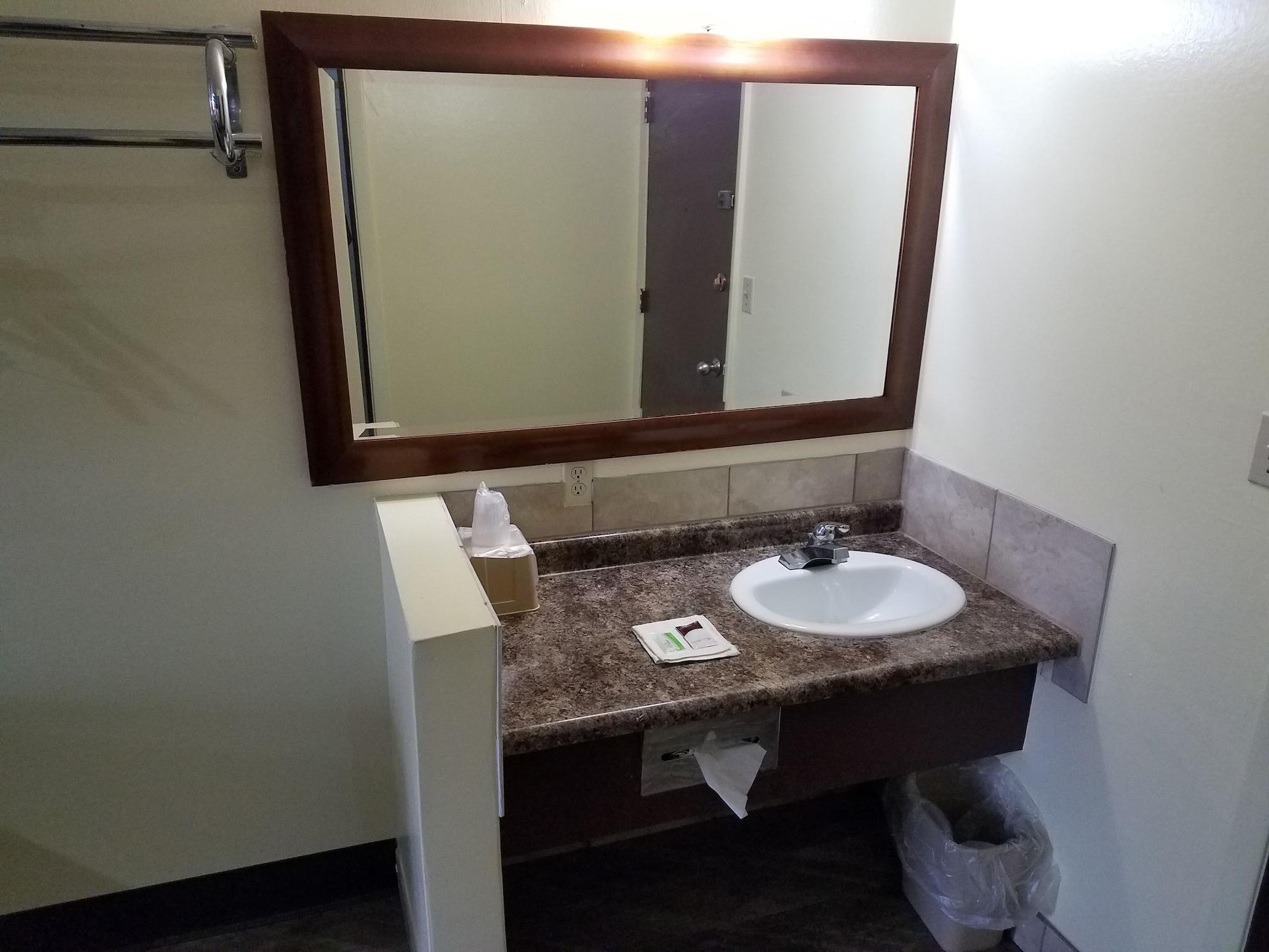 Western Inn South Карні Екстер'єр фото
