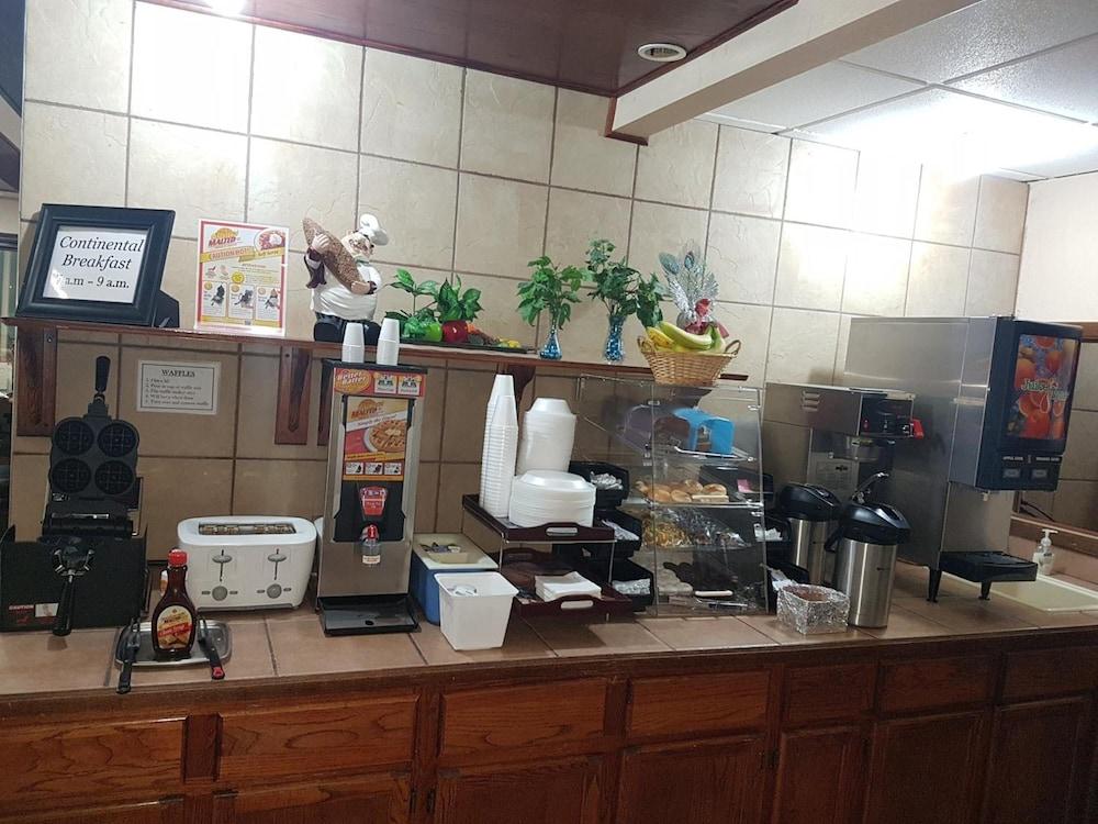 Western Inn South Карні Екстер'єр фото