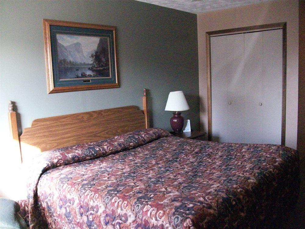 Western Inn South Карні Екстер'єр фото
