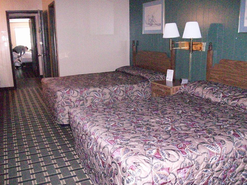 Western Inn South Карні Екстер'єр фото