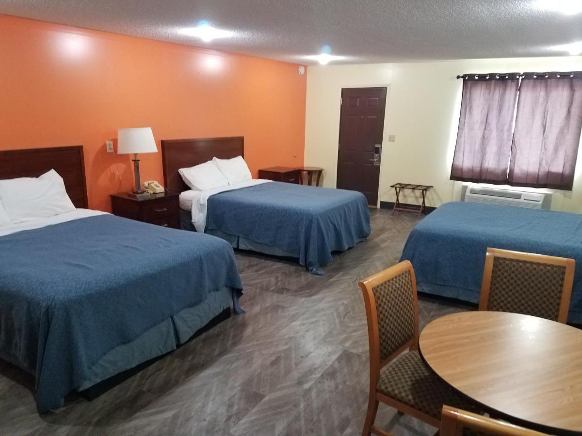 Western Inn South Карні Екстер'єр фото
