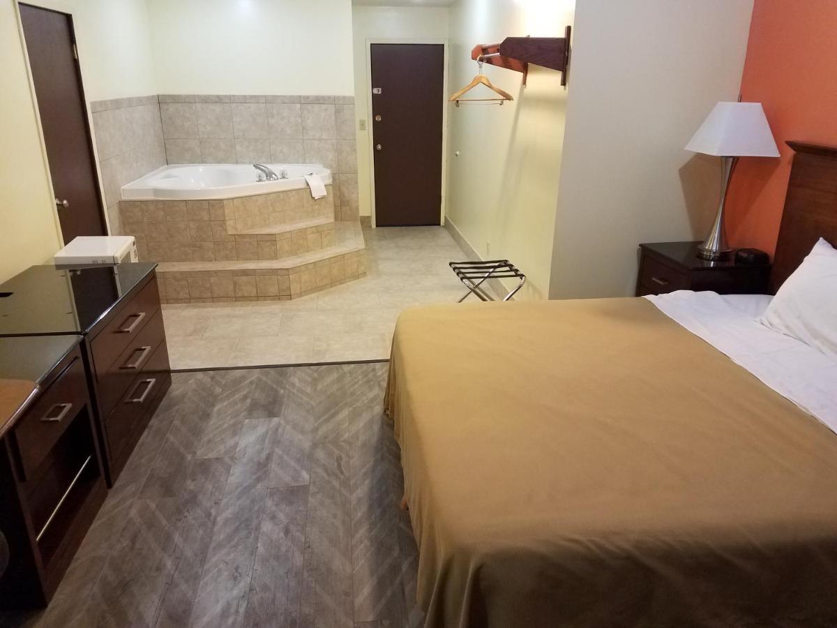 Western Inn South Карні Екстер'єр фото