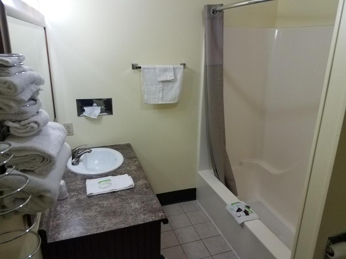 Western Inn South Карні Екстер'єр фото